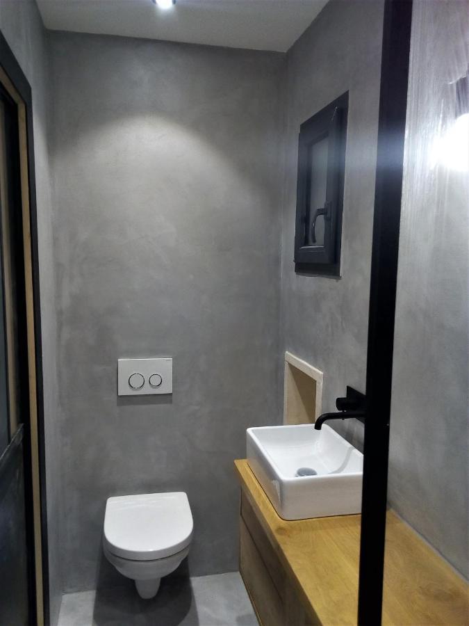 Le Petit Studio - 15 M2 - Centre Ville - Sorgue A 50 M LʼIsle-sur-la-Sorgue Buitenkant foto