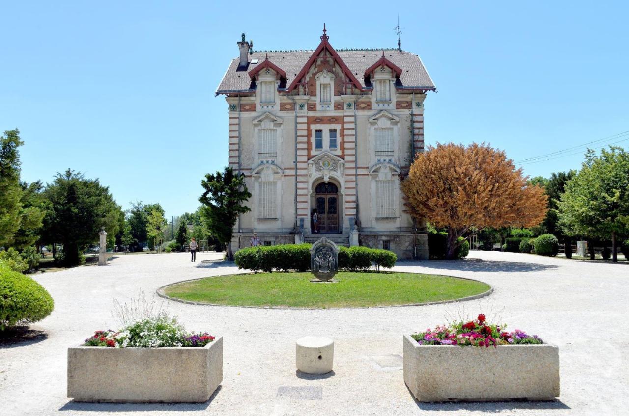 Le Petit Studio - 15 M2 - Centre Ville - Sorgue A 50 M LʼIsle-sur-la-Sorgue Buitenkant foto