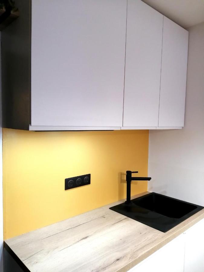 Le Petit Studio - 15 M2 - Centre Ville - Sorgue A 50 M LʼIsle-sur-la-Sorgue Buitenkant foto